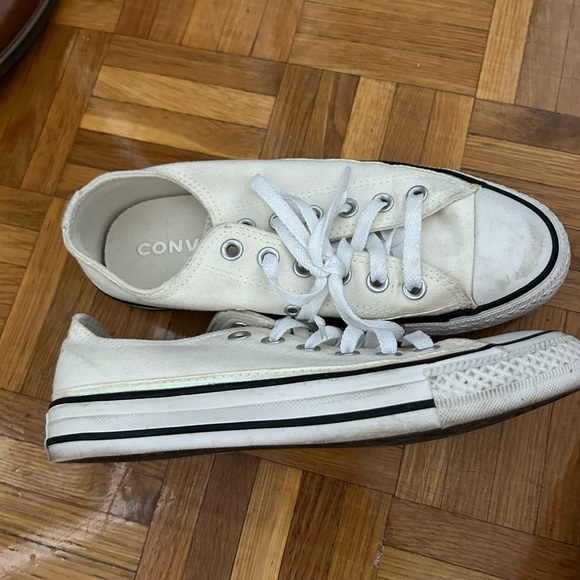 Converse low top with sparkle trim. - Picture 2 of 3